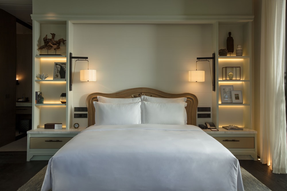Rosewood Phuket — Hotel rooms in Patong Beach, Phuket Province