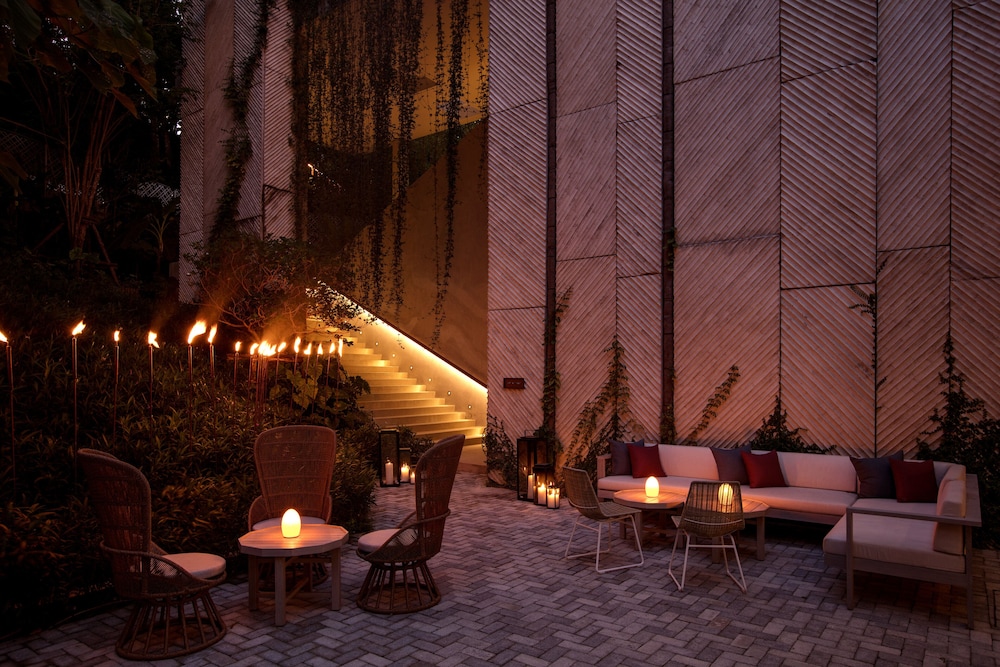Rosewood Phuket — Restaurant & bars in Patong Beach, Phuket Province