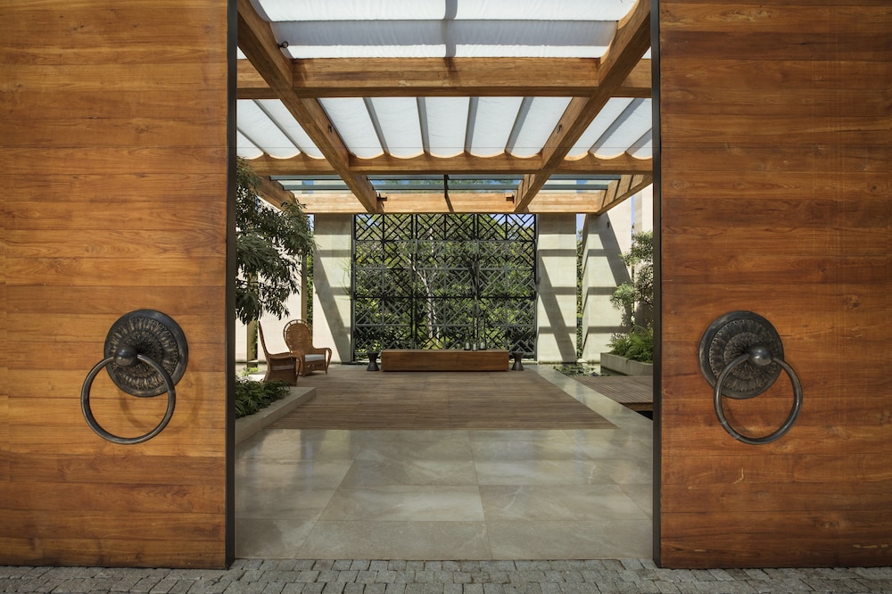 Rosewood Phuket — Hotel building in Patong Beach, Phuket Province