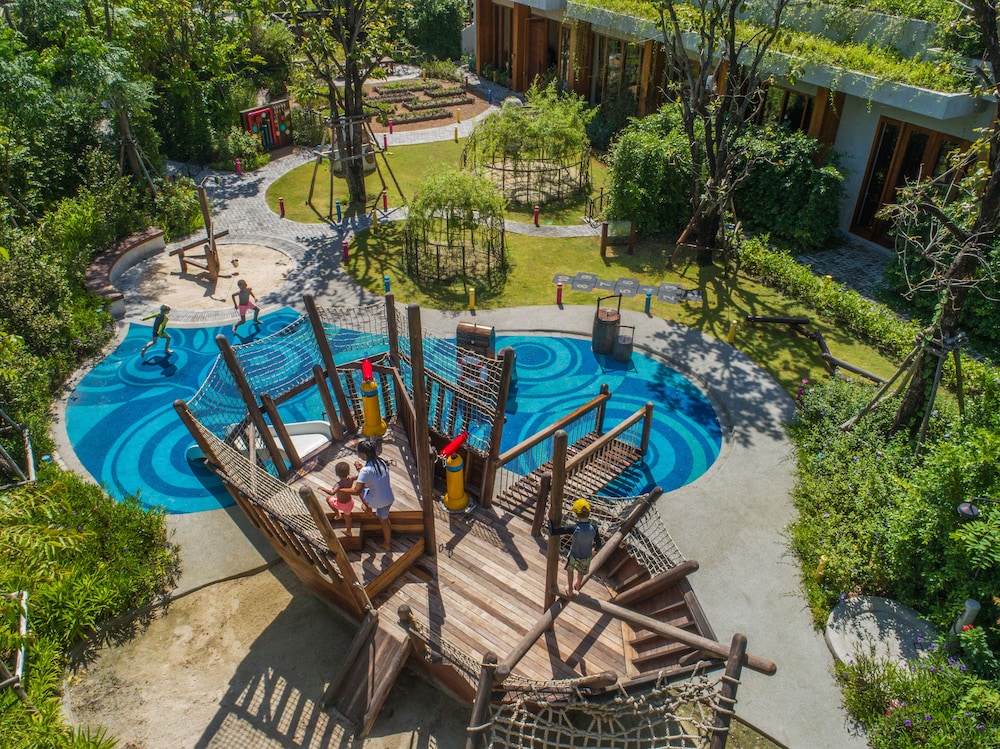 Rosewood Phuket — Swimming pool in Patong Beach, Phuket Province