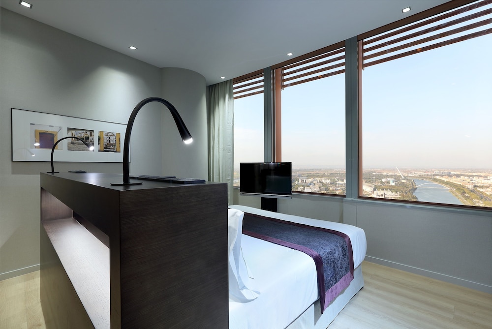 Eurostars Torre Sevilla — Hotel rooms in Seville, Andalusia