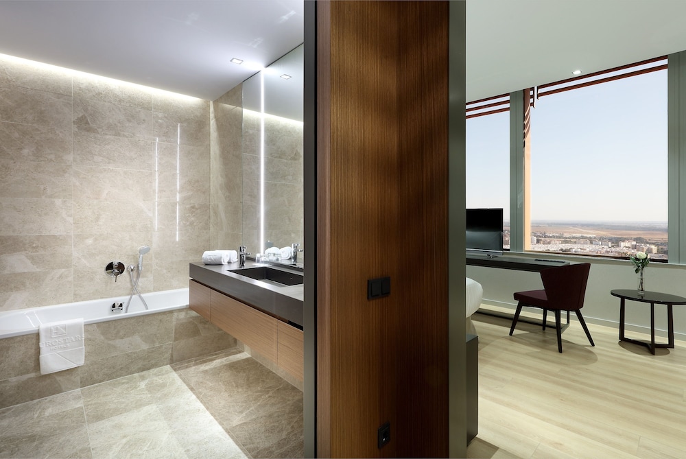 Eurostars Torre Sevilla — Hotel rooms in Seville, Andalusia