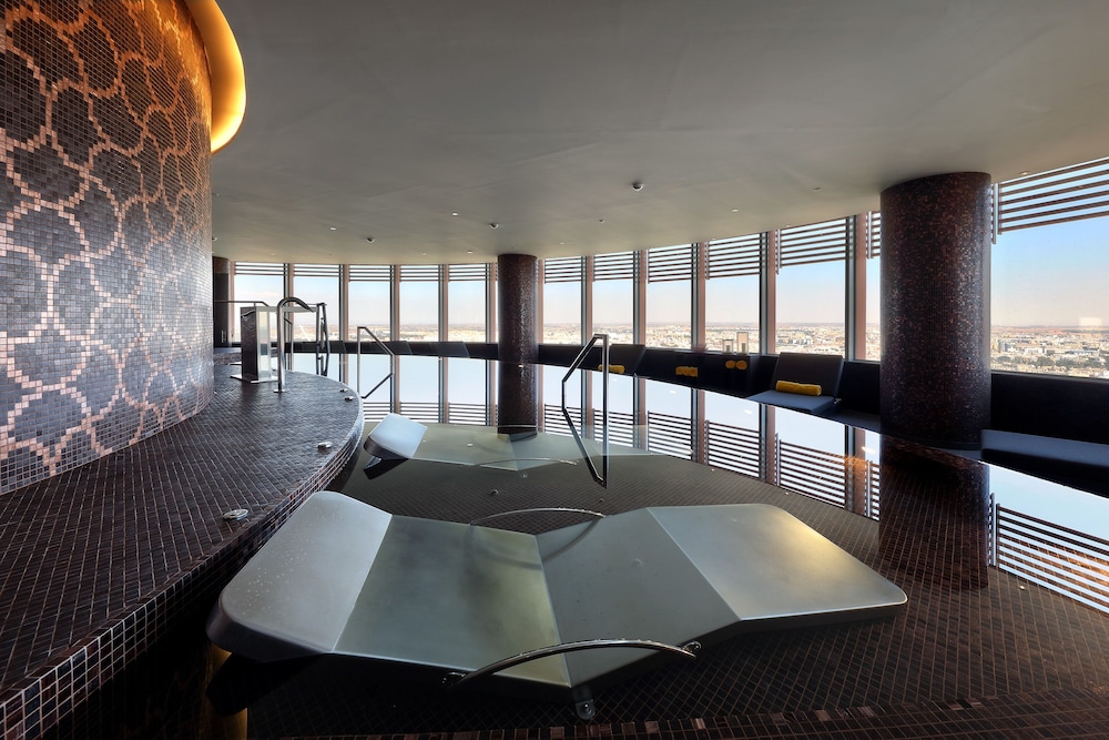 Eurostars Torre Sevilla — Swimming pool in Seville, Andalusia