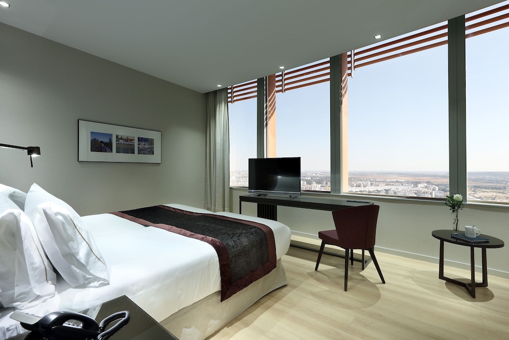 Eurostars Torre Sevilla — Hotel rooms in Seville, Andalusia