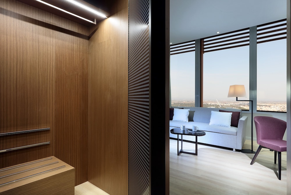 Eurostars Torre Sevilla — Hotel rooms in Seville, Andalusia