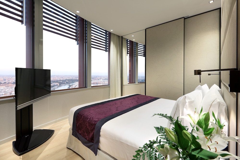 Eurostars Torre Sevilla — Hotel rooms in Seville, Andalusia