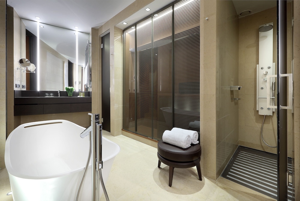 Eurostars Torre Sevilla — Hotel rooms in Seville, Andalusia