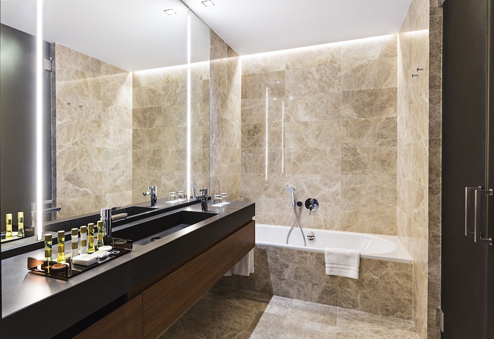Eurostars Torre Sevilla — Hotel rooms in Seville, Andalusia