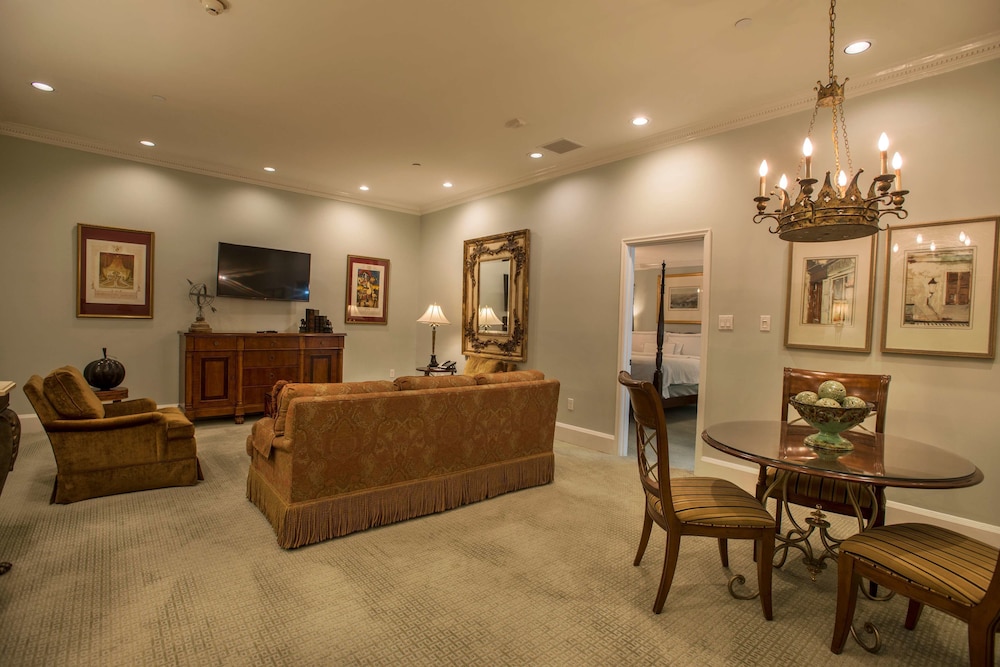 Bienville House — Hotel rooms in New Orleans, Louisiana