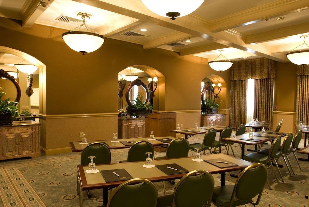 Bienville House — Hotel building in New Orleans, Louisiana