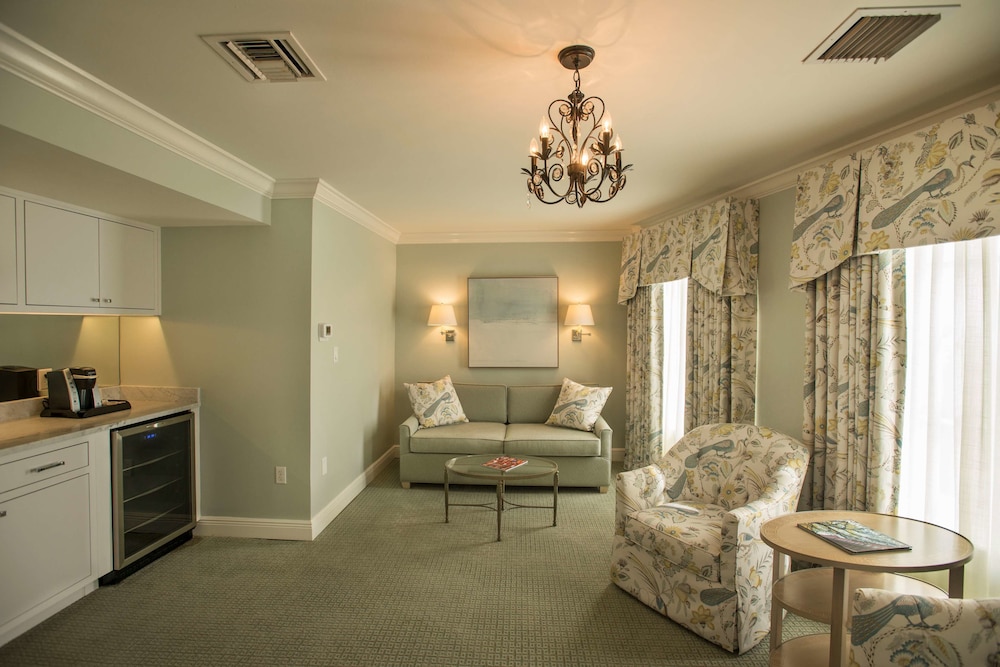 Bienville House — Hotel rooms in New Orleans, Louisiana