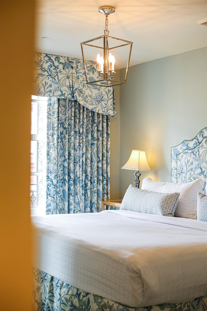 Bienville House — Hotel rooms in New Orleans, Louisiana
