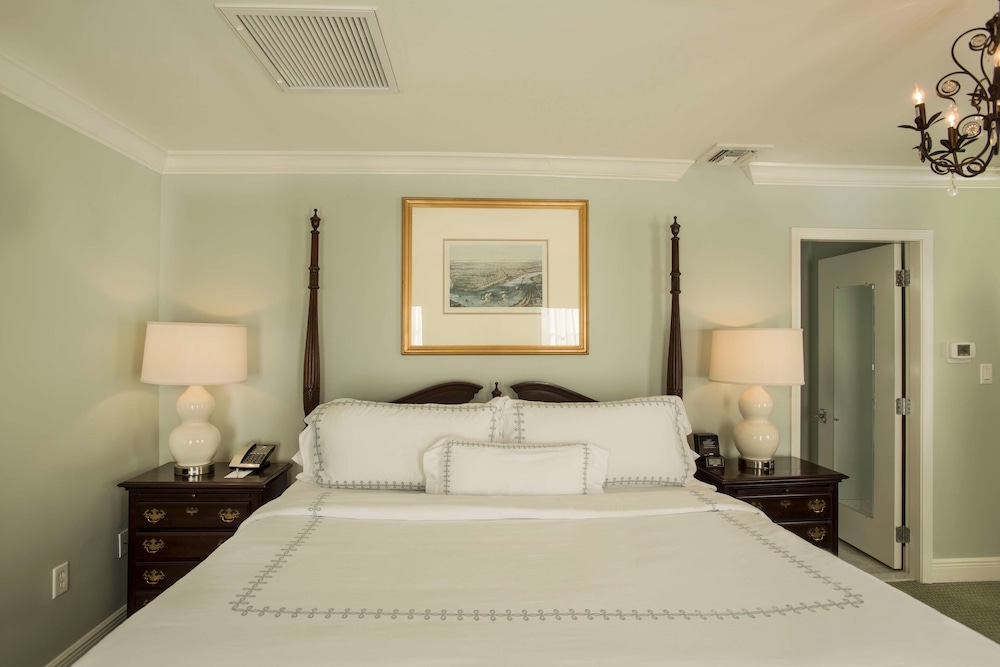 Bienville House — Hotel rooms in New Orleans, Louisiana