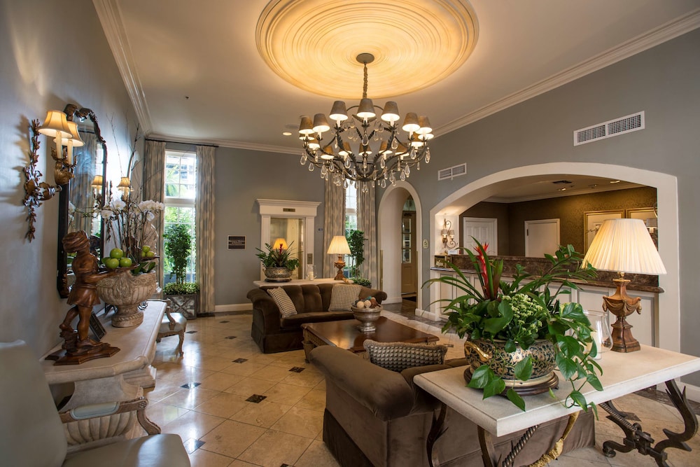 Bienville House — Hotel building in New Orleans, Louisiana