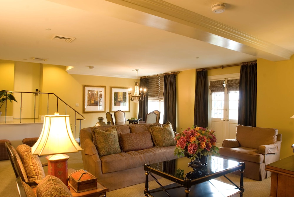 Bienville House — Hotel rooms in New Orleans, Louisiana
