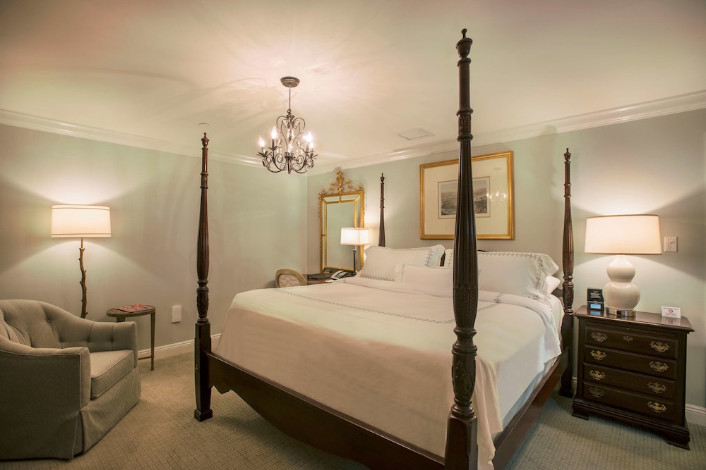 Bienville House — Hotel rooms in New Orleans, Louisiana