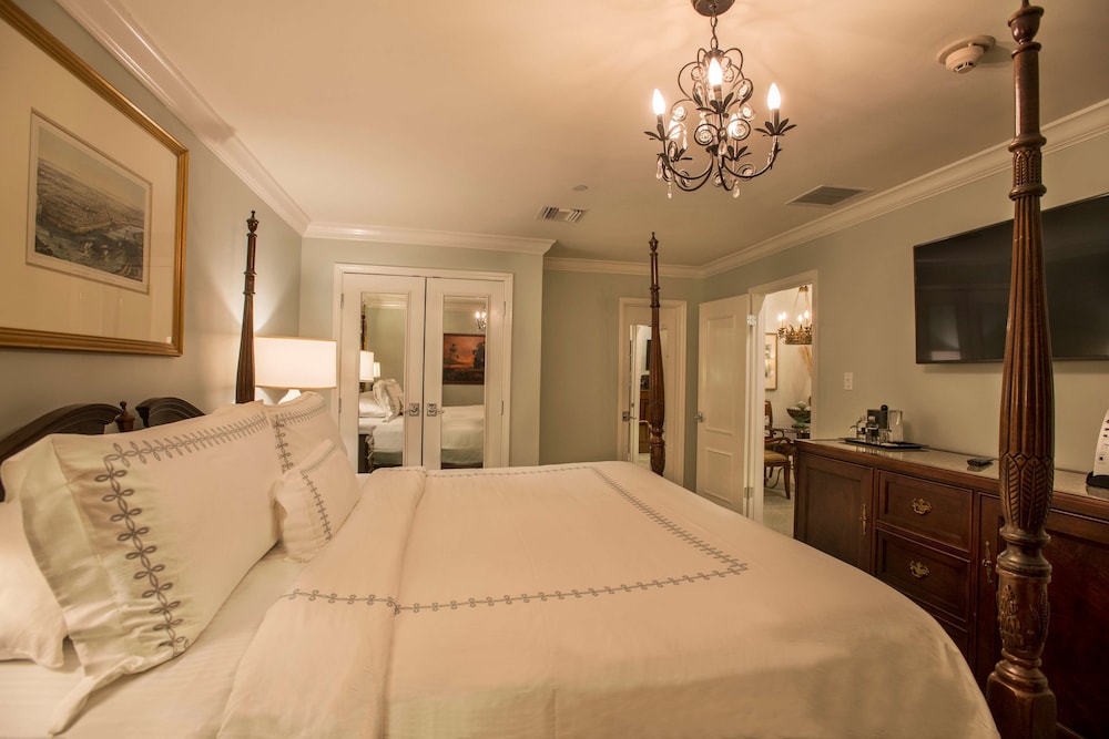Bienville House — Hotel rooms in New Orleans, Louisiana
