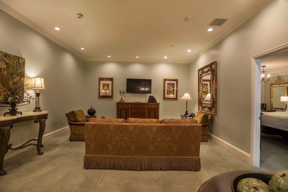 Bienville House — Hotel rooms in New Orleans, Louisiana