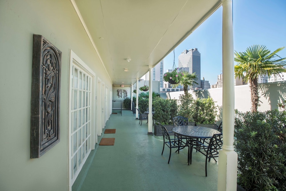 Bienville House — Hotel building in New Orleans, Louisiana