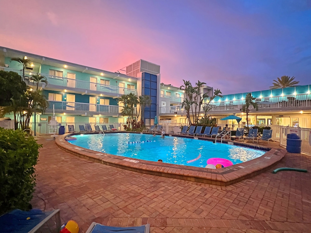 Bilmar Beach Resort — Swimming pool in Treasure Island, Florida