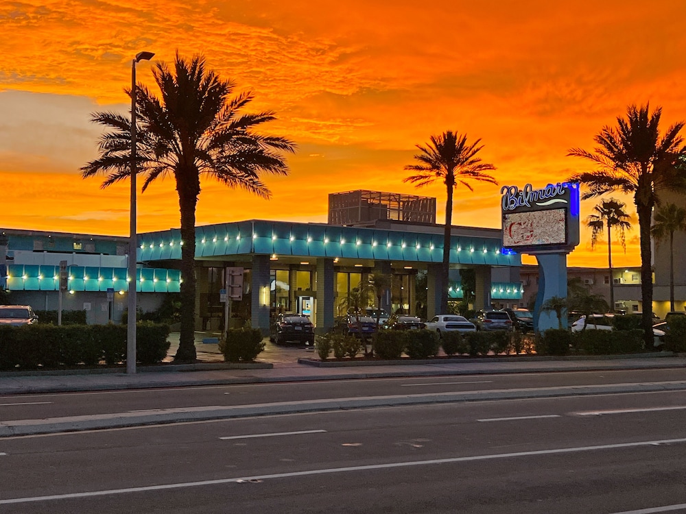 Bilmar Beach Resort — Hotel building in Treasure Island, Florida