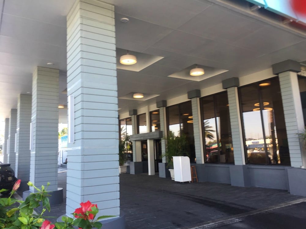 Bilmar Beach Resort — Hotel building in Treasure Island, Florida