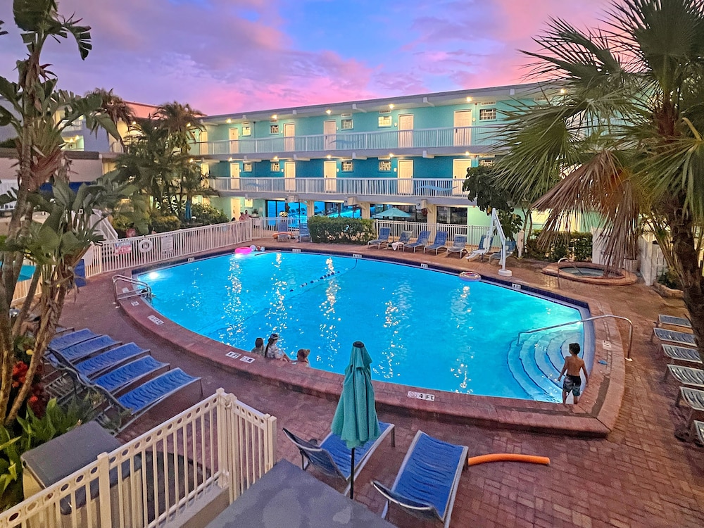Bilmar Beach Resort — Swimming pool in Treasure Island, Florida