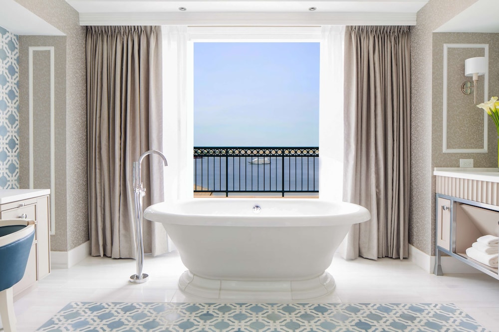 Boston Harbor Hotel — Hotel rooms in Boston, Massachusetts