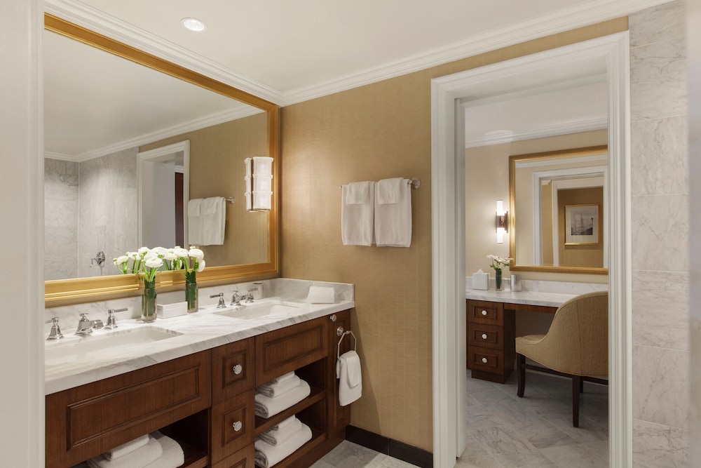 Boston Harbor Hotel — Hotel rooms in Boston, Massachusetts