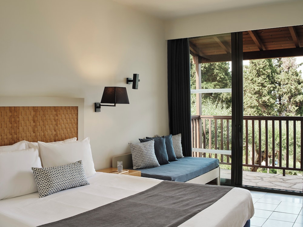 Aeolos Beach Resort All Inclusive — Hotel rooms in Perama (Corfu), Ionian Islands