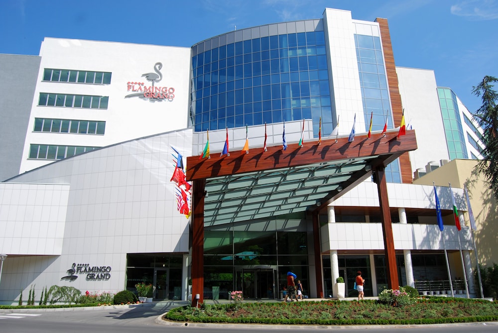 Flamingo Grand Hotel & SPA — Hotel building in Albena, Dobrich