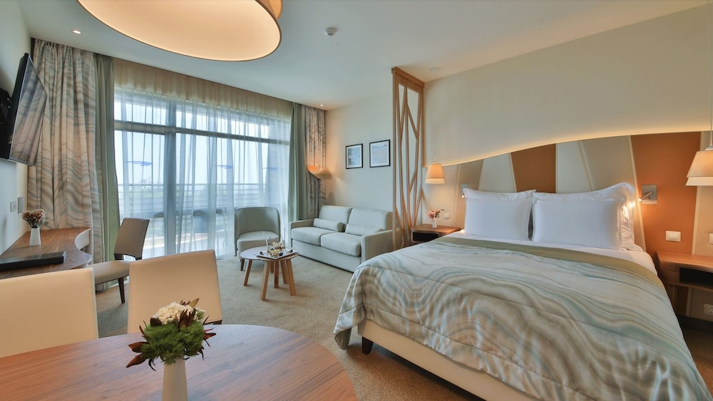 Flamingo Grand Hotel & SPA — Hotel rooms in Albena, Dobrich