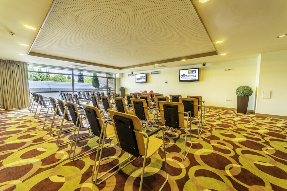 Flamingo Grand Hotel & SPA — Hotel building in Albena, Dobrich