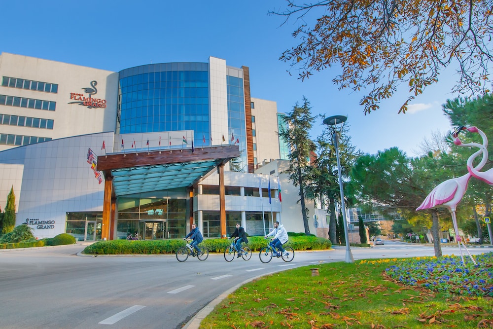 Flamingo Grand Hotel & SPA — Hotel building in Albena, Dobrich
