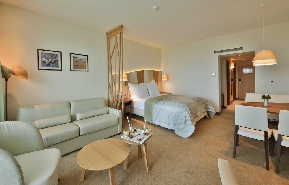 Flamingo Grand Hotel & SPA — Hotel rooms in Albena, Dobrich