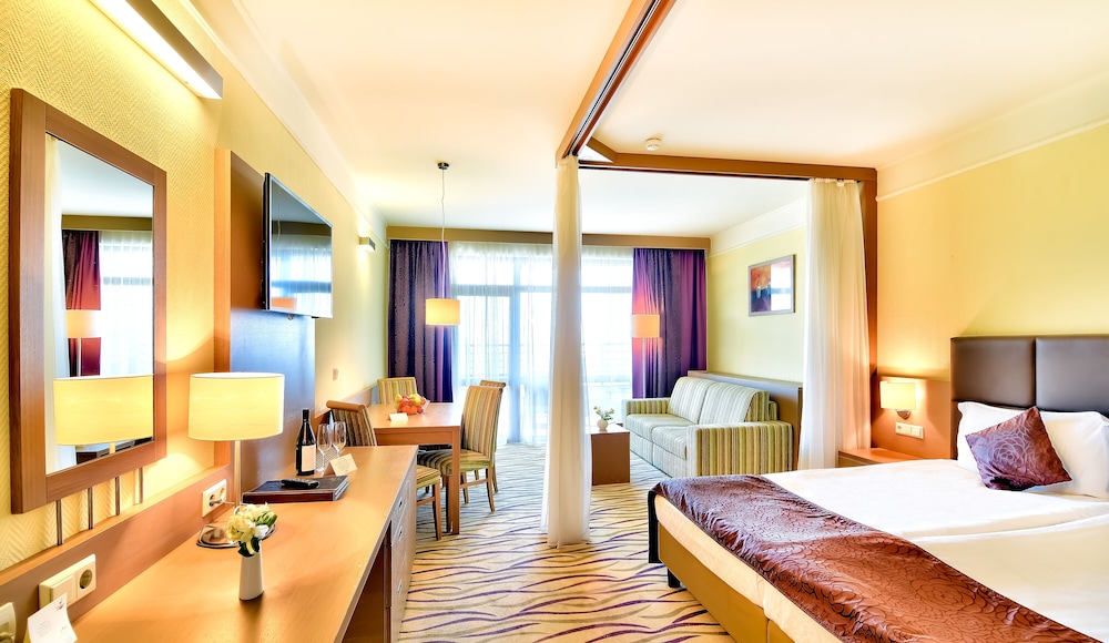 Flamingo Grand Hotel & SPA — Hotel rooms in Albena, Dobrich