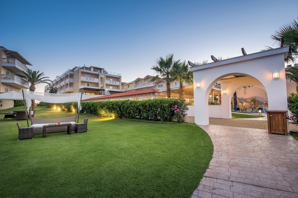 Galaxy Beach Resort, BW Premier Collection — Hotel building in Laganas, Ionian Islands