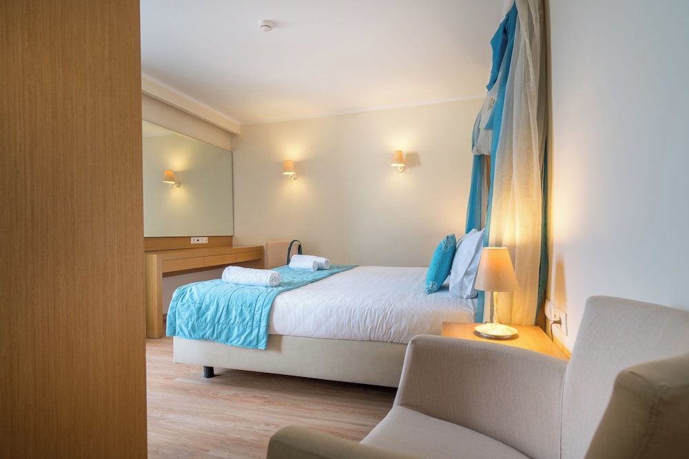 Galaxy Beach Resort, BW Premier Collection — Hotel rooms in Laganas, Ionian Islands