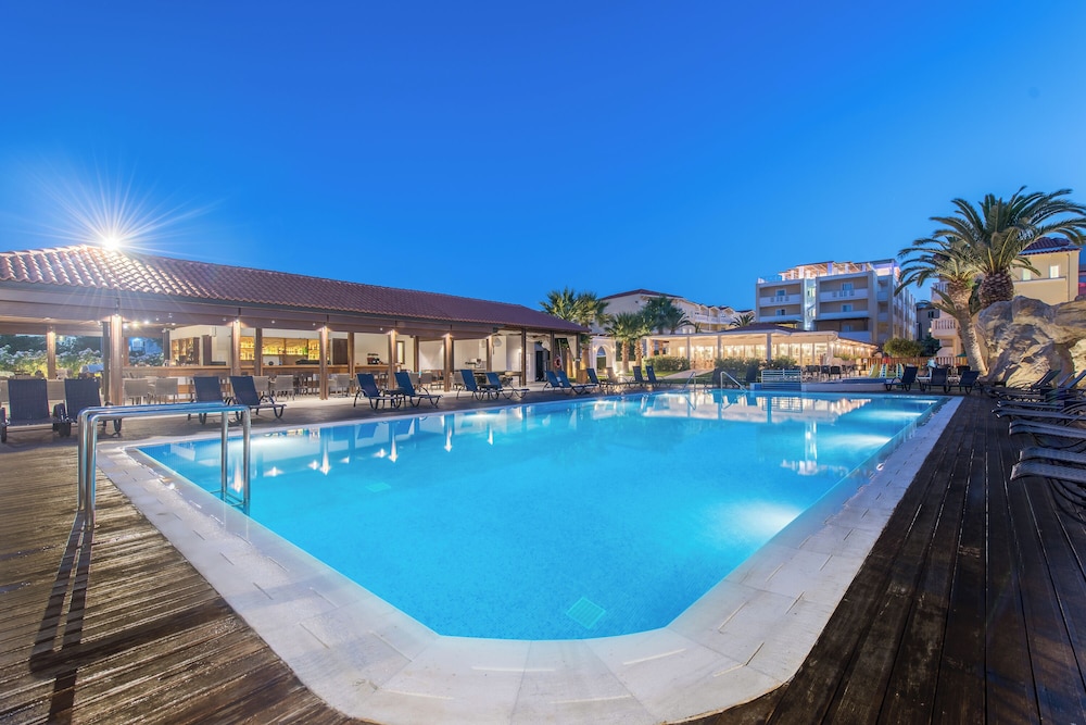 Galaxy Beach Resort, BW Premier Collection — Swimming pool in Laganas, Ionian Islands