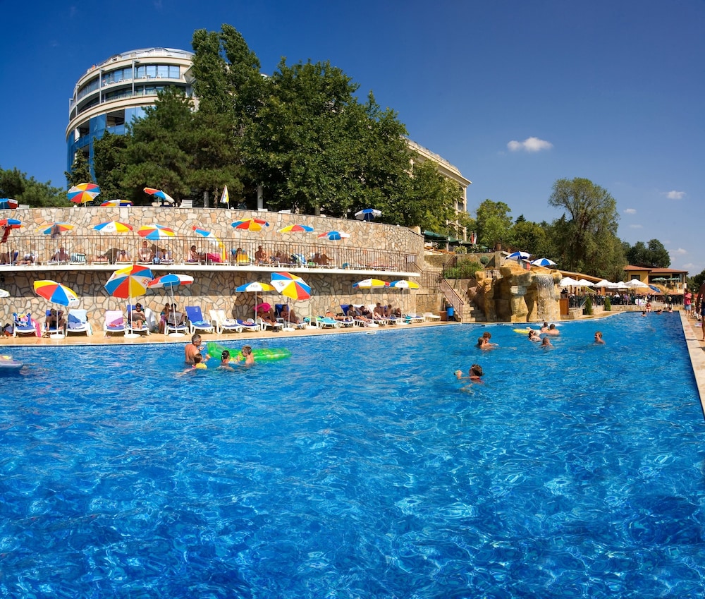 Kaliakra Palace — Swimming pool in Golden Sands, Varna Region