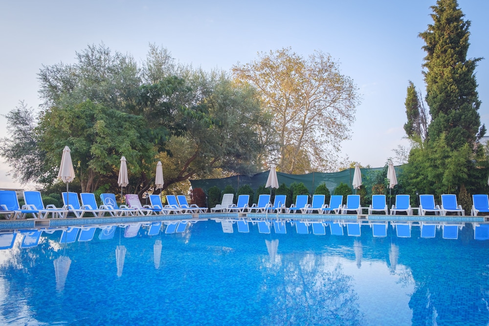Kaliakra Palace — Swimming pool in Golden Sands, Varna Region