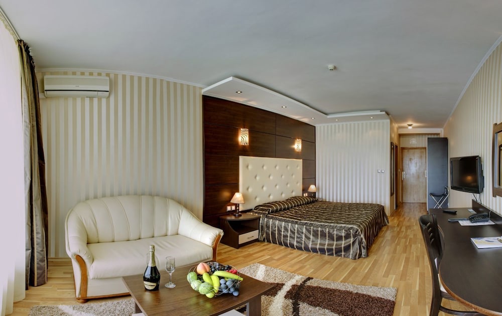 Kaliakra Palace — Hotel rooms in Golden Sands, Varna Region