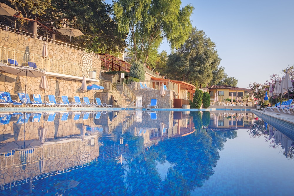 Kaliakra Palace — Swimming pool in Golden Sands, Varna Region