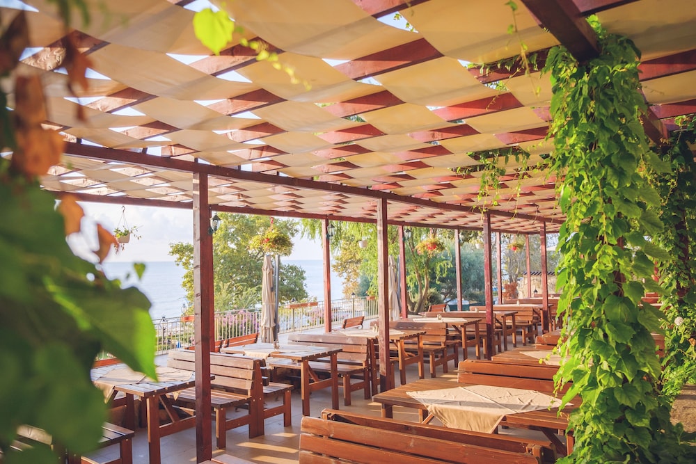 Kaliakra Palace — Restaurant & bars in Golden Sands, Varna Region