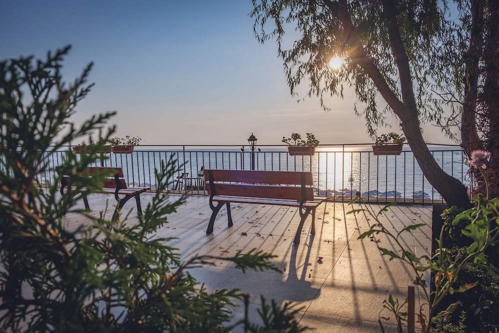 Kaliakra Palace — Attractions in the area in Golden Sands, Varna Region