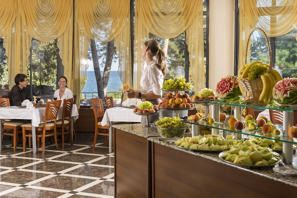 Kaliakra Palace — Restaurant & bars in Golden Sands, Varna Region
