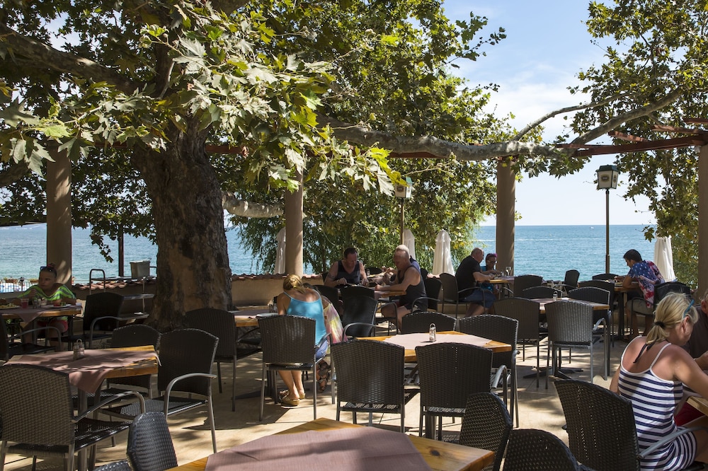 Kaliakra Palace — Restaurant & bars in Golden Sands, Varna Region