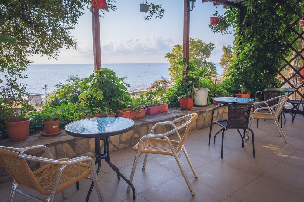 Kaliakra Palace — Restaurant & bars in Golden Sands, Varna Region