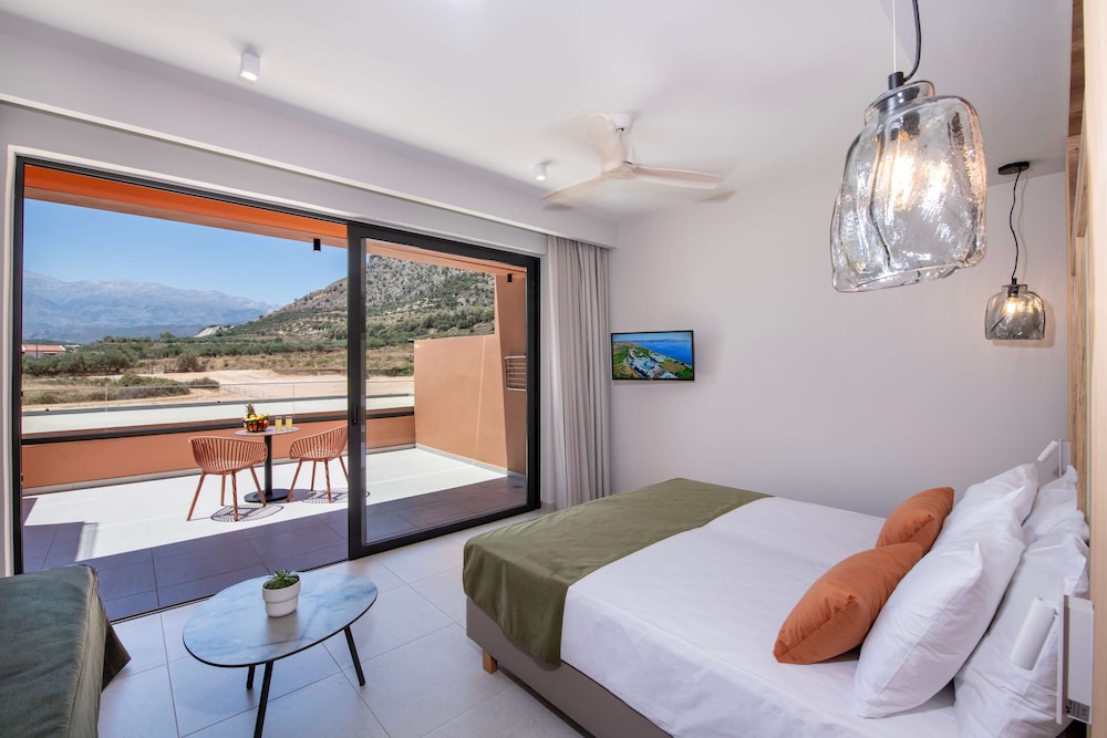 Kiani Beach Resort Family — Hotel rooms in Chania