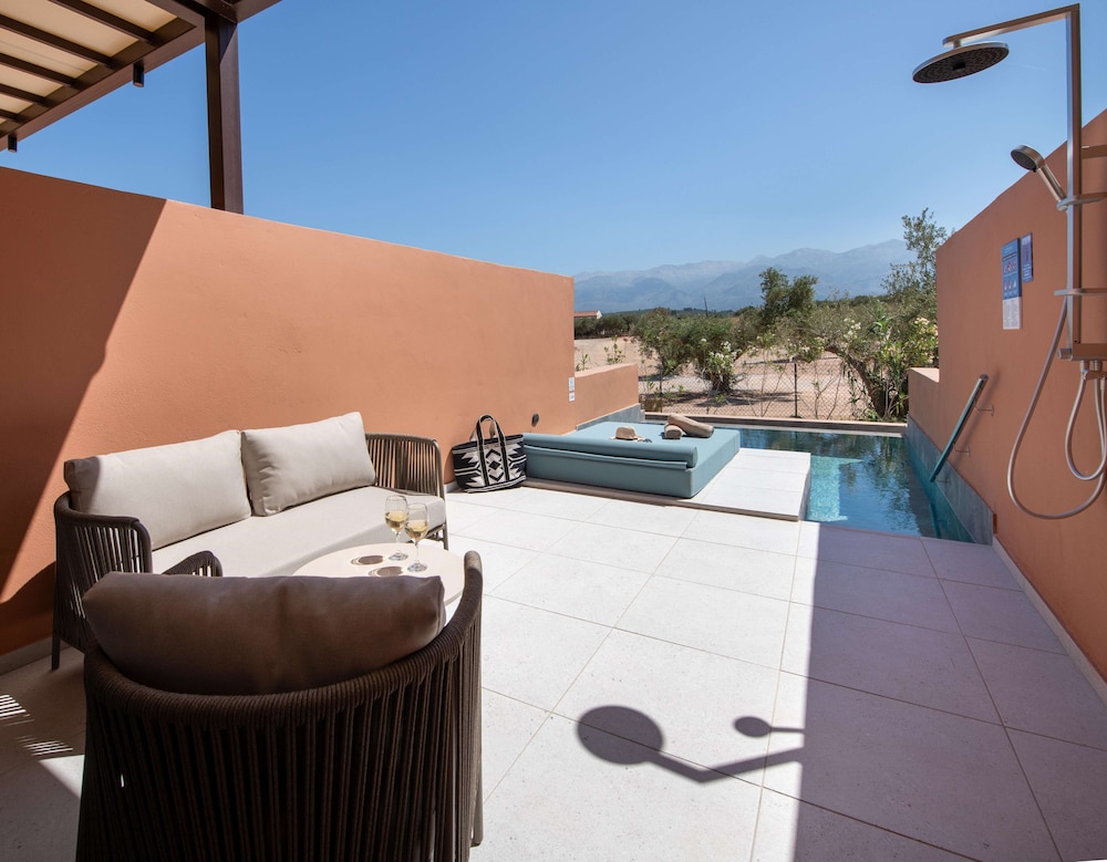 Kiani Beach Resort Family — Hotel rooms in Chania